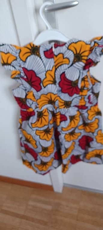 Vestiti & Gonne: Magnifique robe en wax 8 ans – Usato da GENEVE venduto da NathalieI01 1