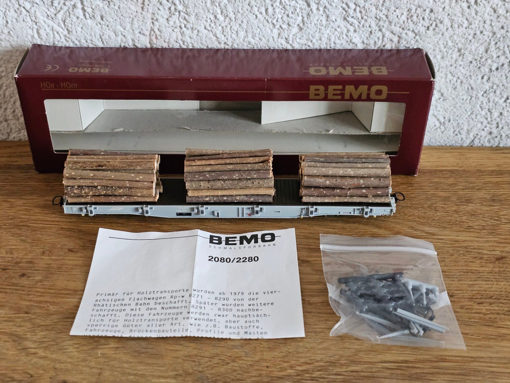 BEMO 2280 103 RhB Rp-w 8273 Rungenwagen mit Holzladung (Neu (gemäss ...