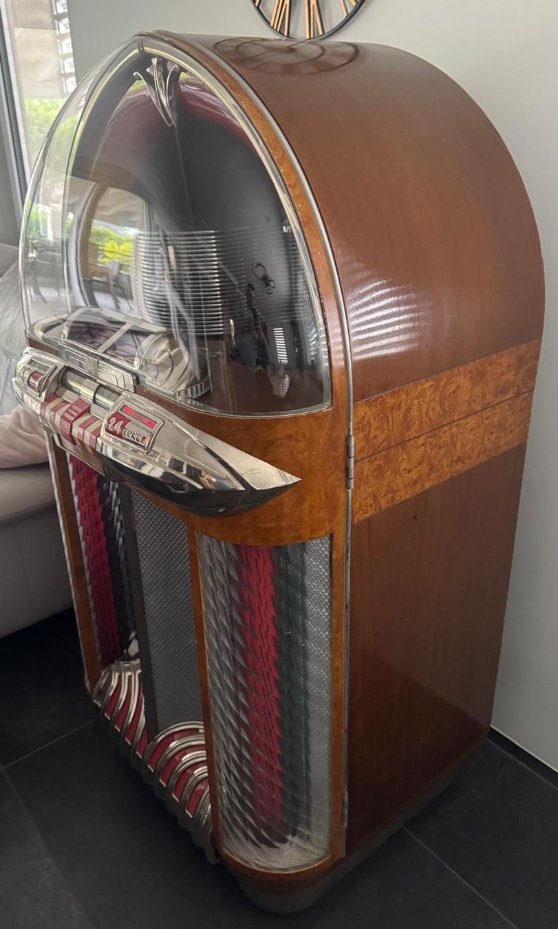 Wurlitzer Jukebox: Wurlitzer Jukebox Multi Selector Phonograph – Usato da Winterthur venduto da Mico9 5