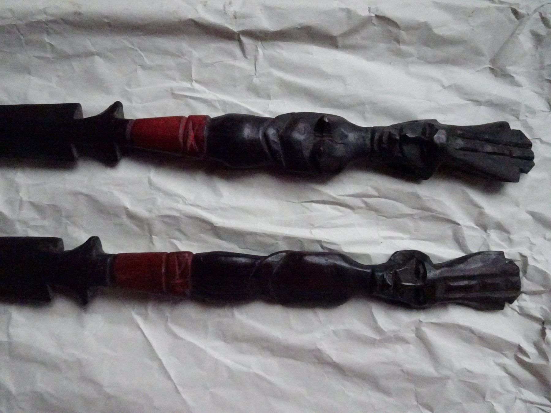 Sculture & Statue: 2 afrikanische Dolche aus Holz – Nuovo (secondo la descrizione) da Aadorf venduto da Chnorli-Furz 2