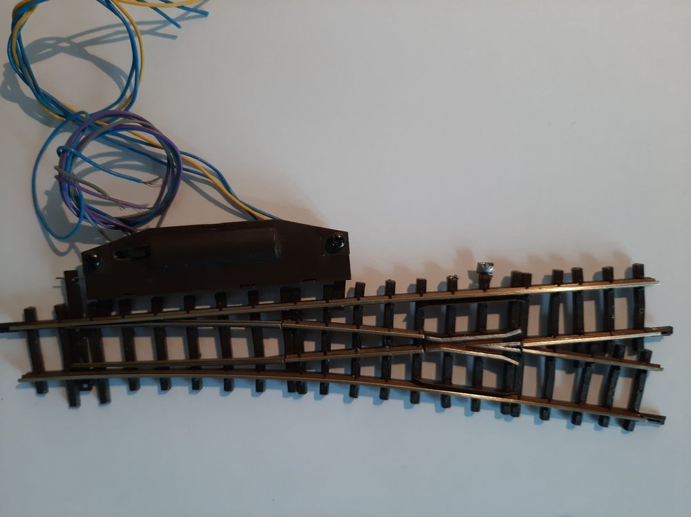 Bemo Modelleisenbahnen: Bemo H0m 4206 000 Weiche rechts 12° mit Antrieb – Defekt aus Thun von Schwarzsee48 1