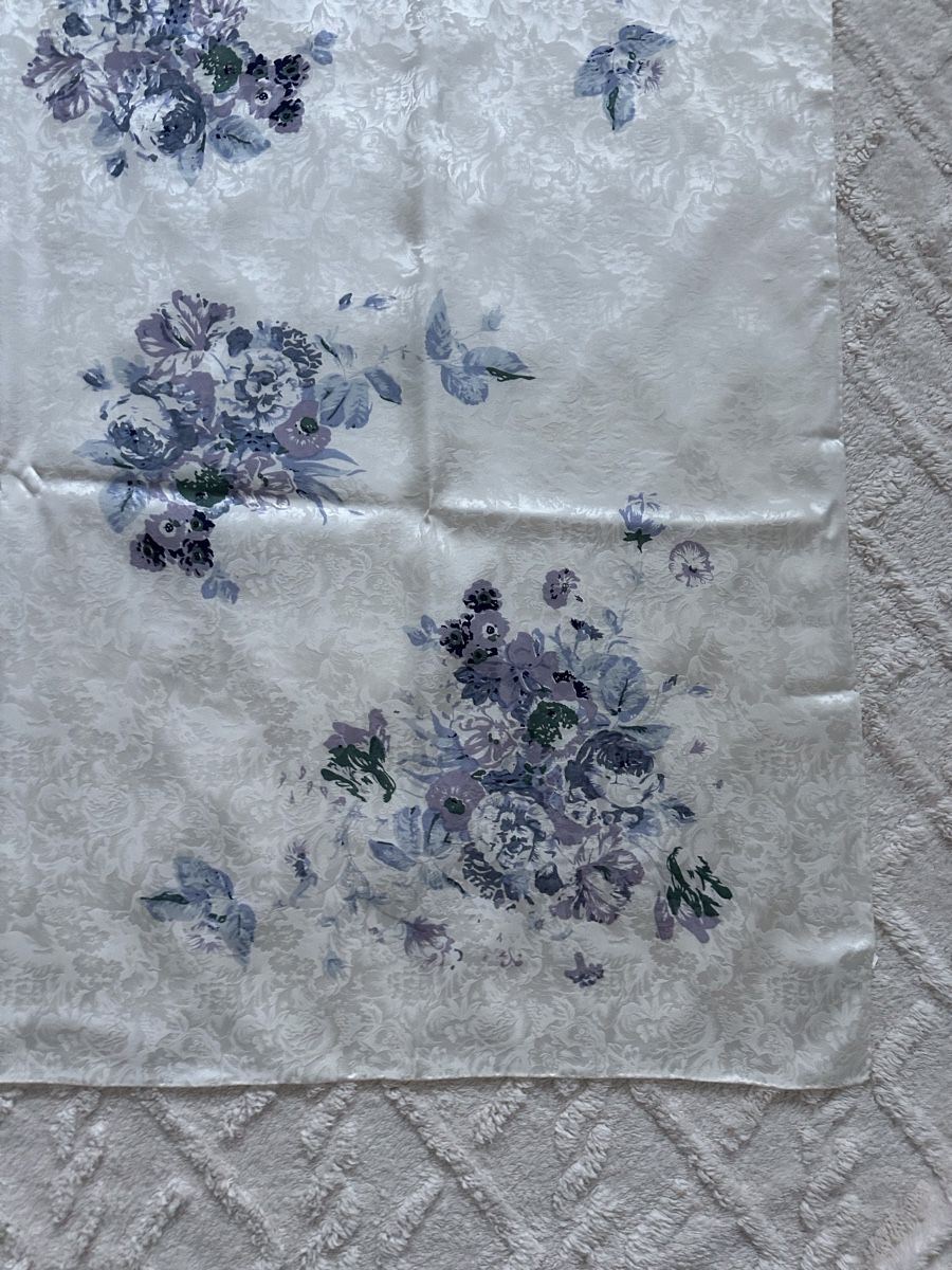 Foulard & Sciarpe: Grosser Seiden Foulard – Nuovo (secondo la descrizione) da Zollikon venduto da pan_8jtm 2