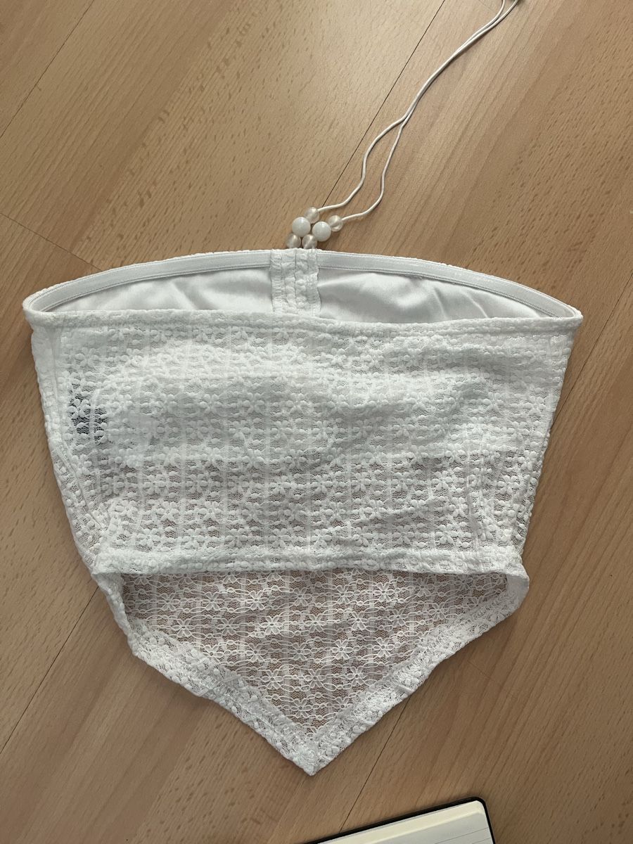 Top: Weisses Strapless Top – Usato da Basel venduto da jaa_g99v 1