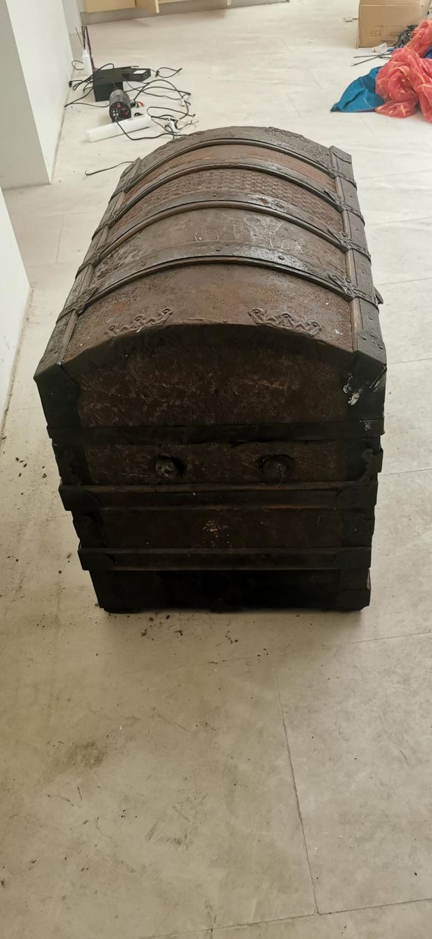 Truhen: Truhe Antik - Übersee-Koffer – Gebraucht aus Arbon von jue_9dcw 1