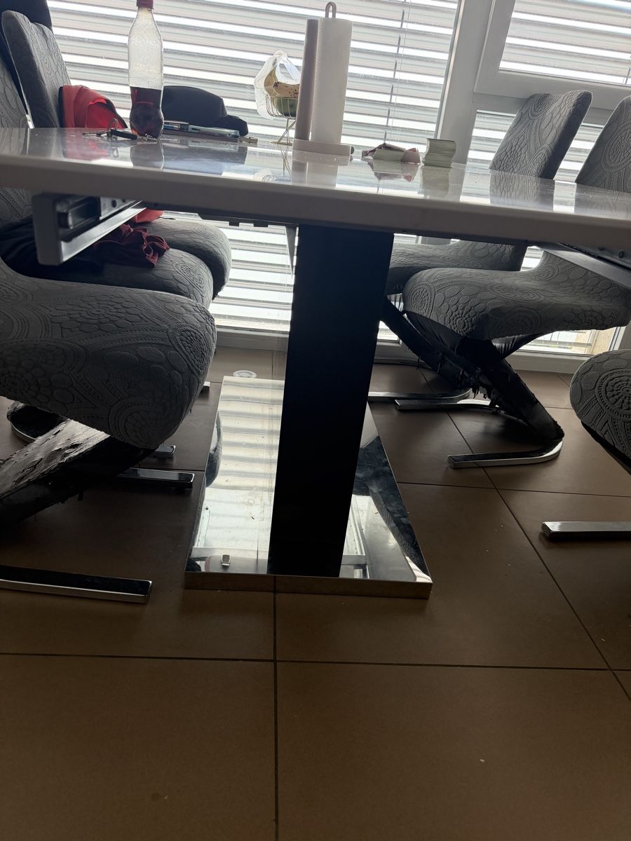Set di tavolo e panche: Table salle à manger blanche design bon état – Usato da Rossens FR venduto da bri_npl2 1
