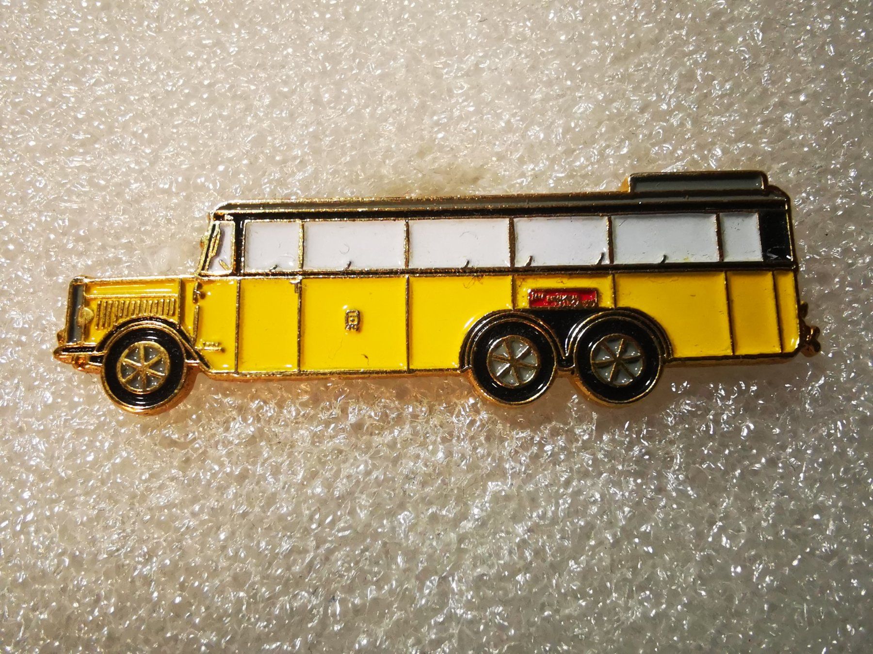 Plaquettes & Badges: Ansteckpin 13: Oldtimer Postauto – D'occasion à Oppligen par Pin-Fall-Shop