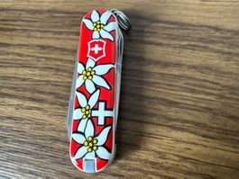 VICTORINOX - Classic Edelweiß - Sackmesser - MAN Energy