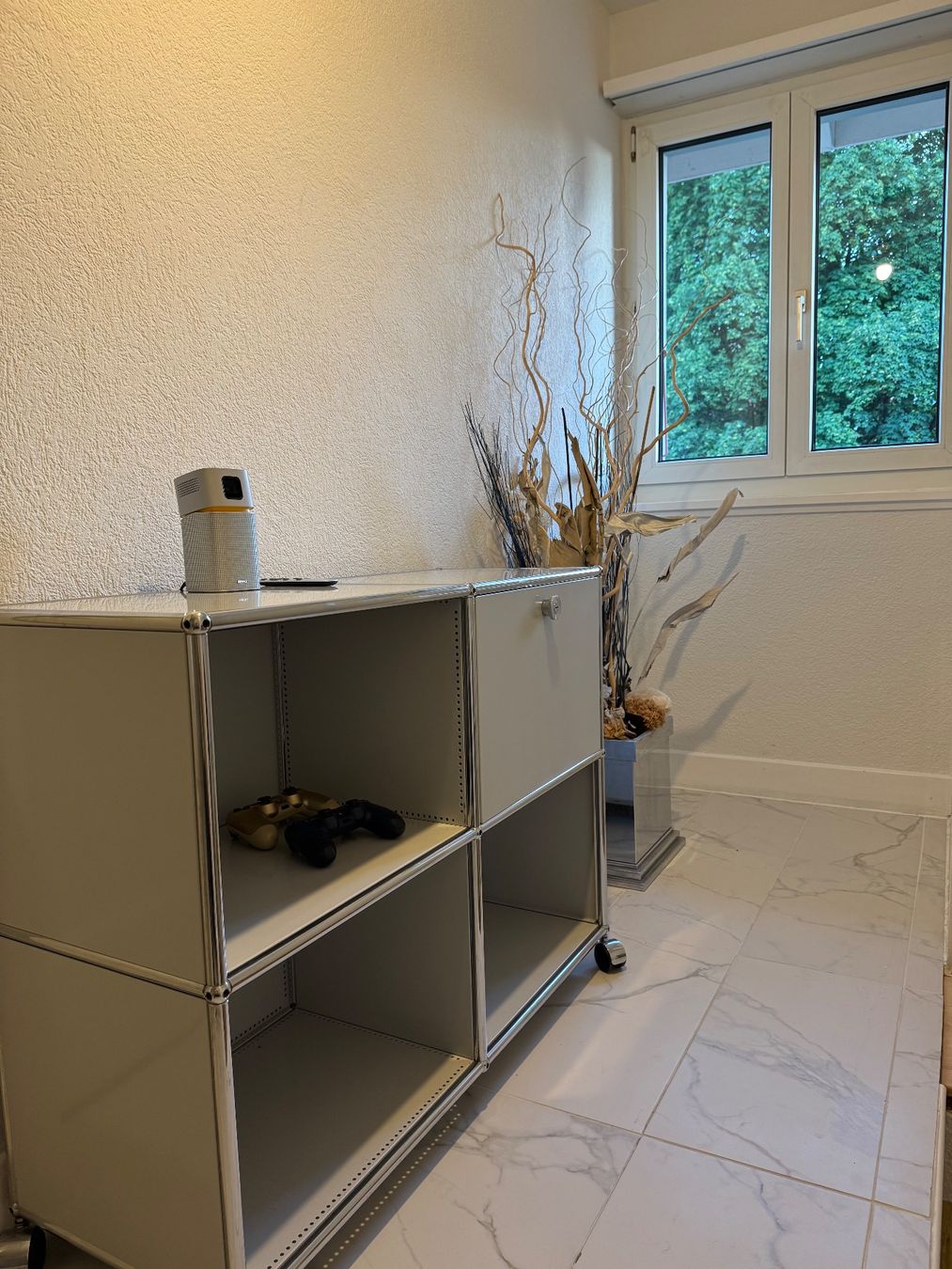 USM Cassettiere: Usm  Herzige Sideboard. Lieferung gratis – Usato da Thun venduto da altstadt-thun 1
