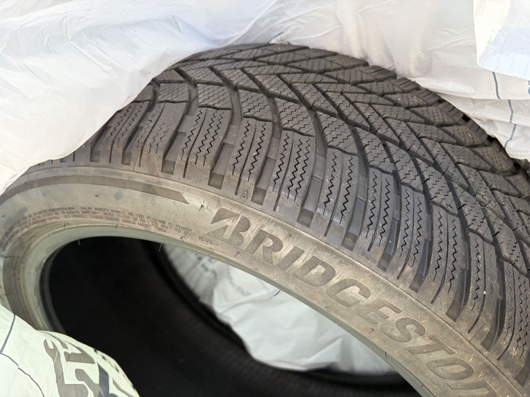 Bridgestone Pneumatici & Ruote complete: Bridgestone Blizzak 255/40R20 101V, 4mm – Usato da Zürich venduto da L_K_F 7