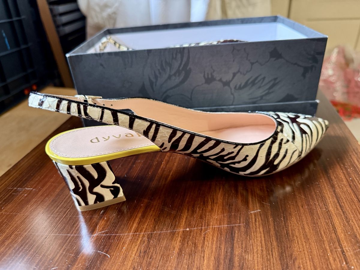 Scarpe da donna: Neue Dyva Slingpumps, Gr. 41.5, Zebra Muster – Nuovo e nell'imballaggio originale da Frauenfeld venduto da Altunoi 1