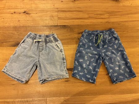 2 Jeans Shorts / Grösse 122 / sehr schön, top Zustand