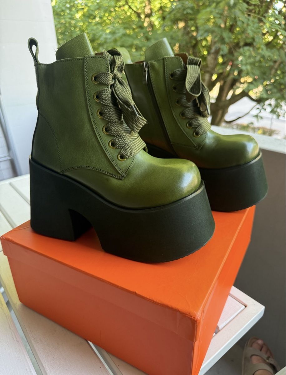 Scarpe da donna: GRÜNE PLATEAU-BOOTS 38 – Nuovo e nell'imballaggio originale da Regensdorf venduto da Sirodtpycpvu