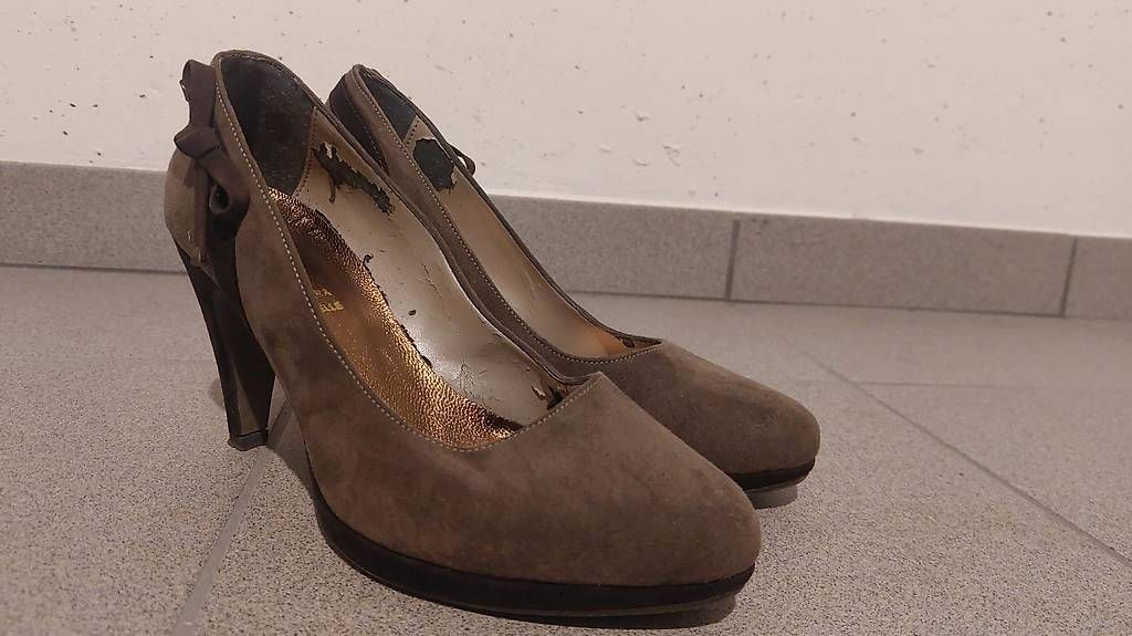 Damenschuhe: Pumps Kaliko Echtleder – Gebraucht aus Niederhasli von log_5ffv