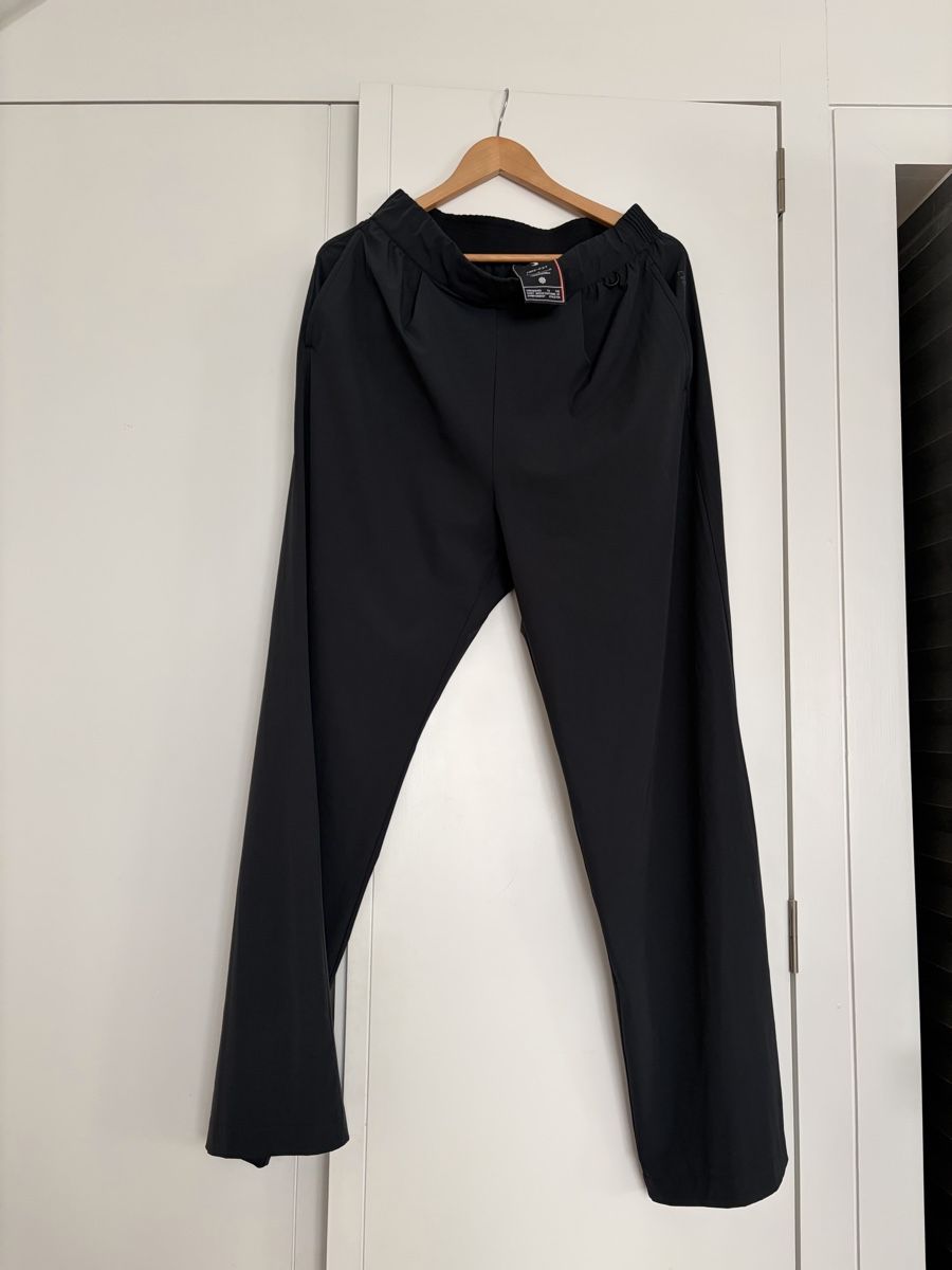 Nike Pantaloni: Trainerhose Nike - wie neu! – Usato da Zürich venduto da Lex.omat