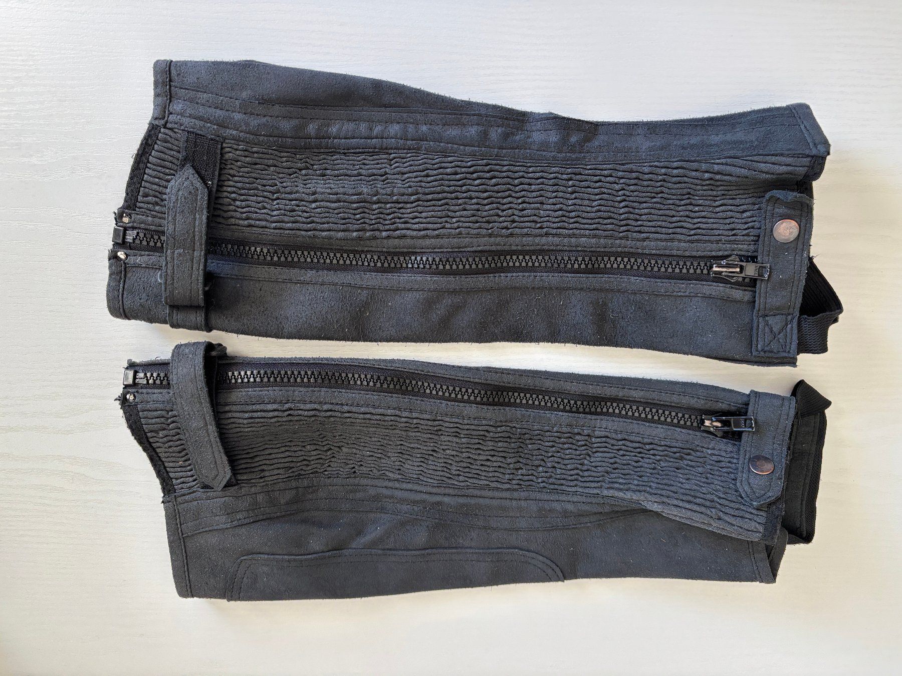 Stinchiere & Fasciature: Schwarze Chaps Grösse XL – Usato da Nussbaumen AG venduto da Faxi2
