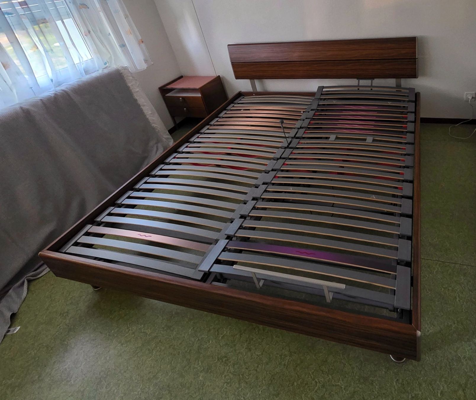 Betten: Doppelbett 200x180 mit einseitig verstellbarem Rost – Gebraucht aus Dotzigen von Housi69 4