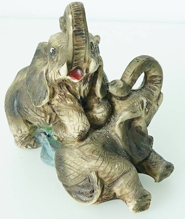Figurines: Verspielte Elefantenfigur mit zwei Elefanten – D'occasion à Sissach par glrpmpfk