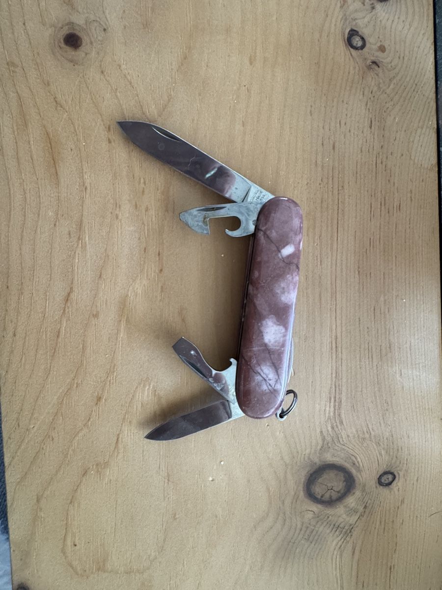 Victorinox Coltelli tascabile: Victorinox Sackmesser mit roter Jaspis – Usato da Scuol venduto da SilvanaE14 2