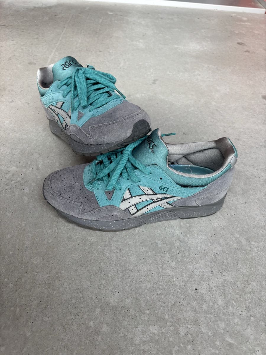 Asics Scarpe da uomo: Asics Gel Lyte V bleu gris – Usato da Châtelaine venduto da Cartoon19