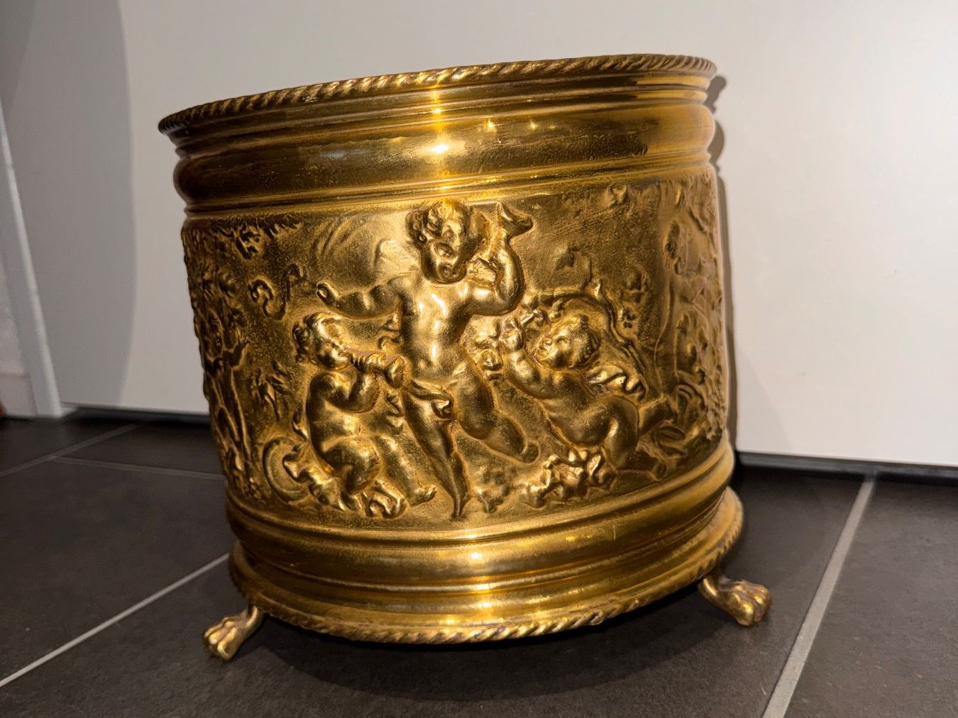 Vasi per fiori: Wunderschöner antiker Übertopf Jugendstil Gold Engel – Usato da Rothrist venduto da Fondgruebe