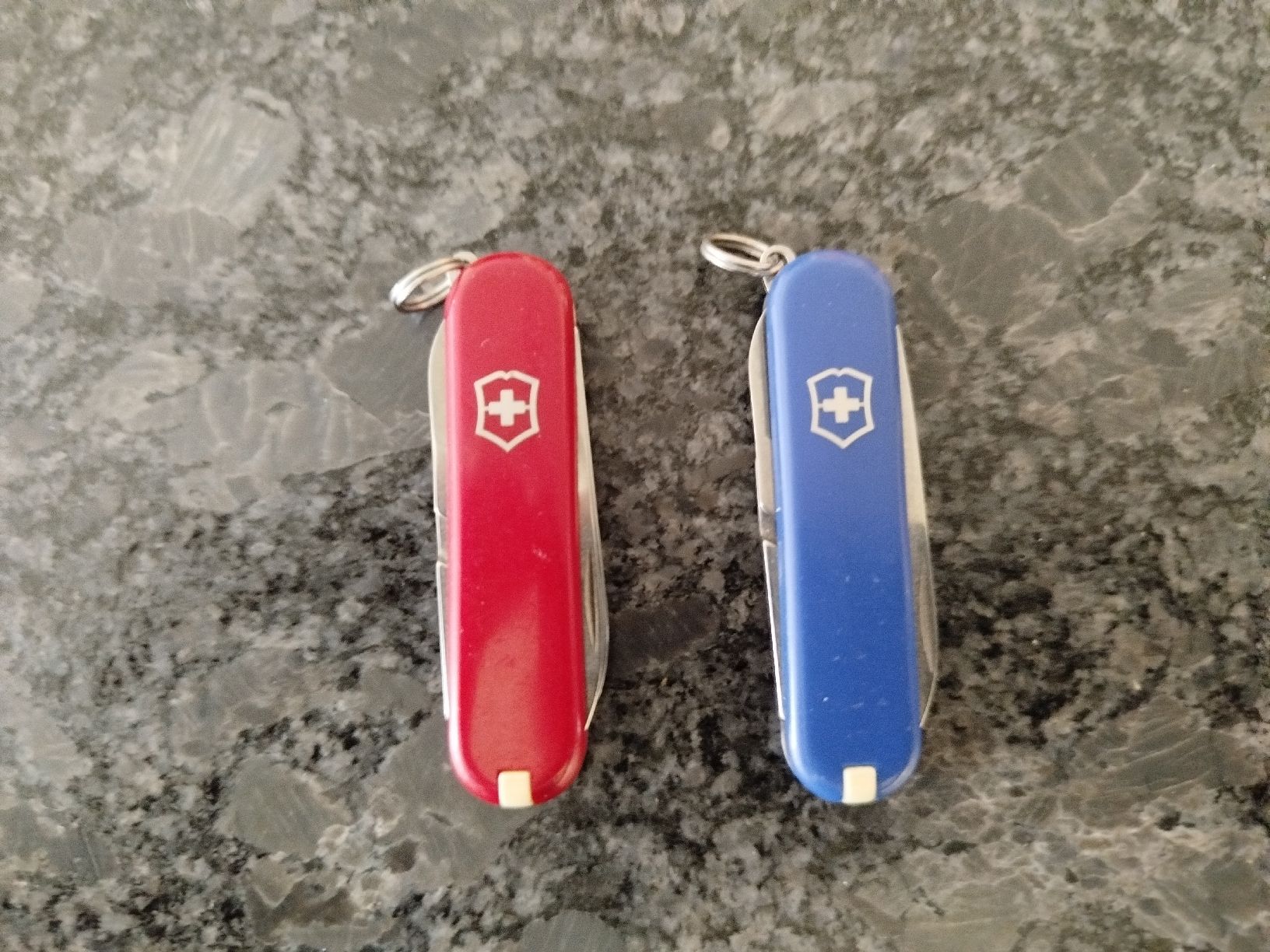 Victorinox Coltelli tascabile: 2 couteaux Suisse publicitaires – Usato da Genève venduto da Octo-puces 2
