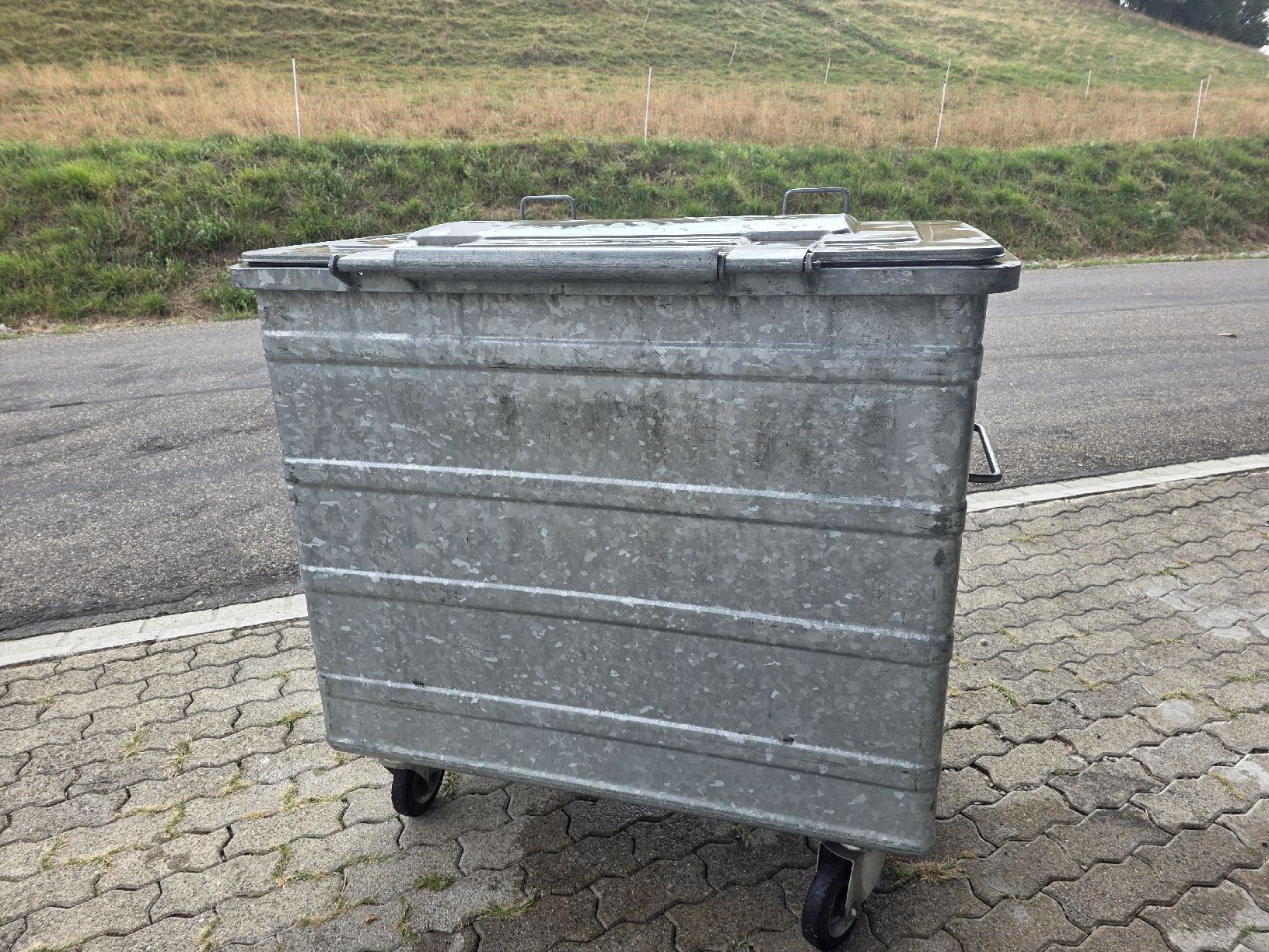Sonstiges für Büro & Gewerbe: Stahlcontainer Verwo 800 Liter – Gebraucht aus Uster von Cruleye 7