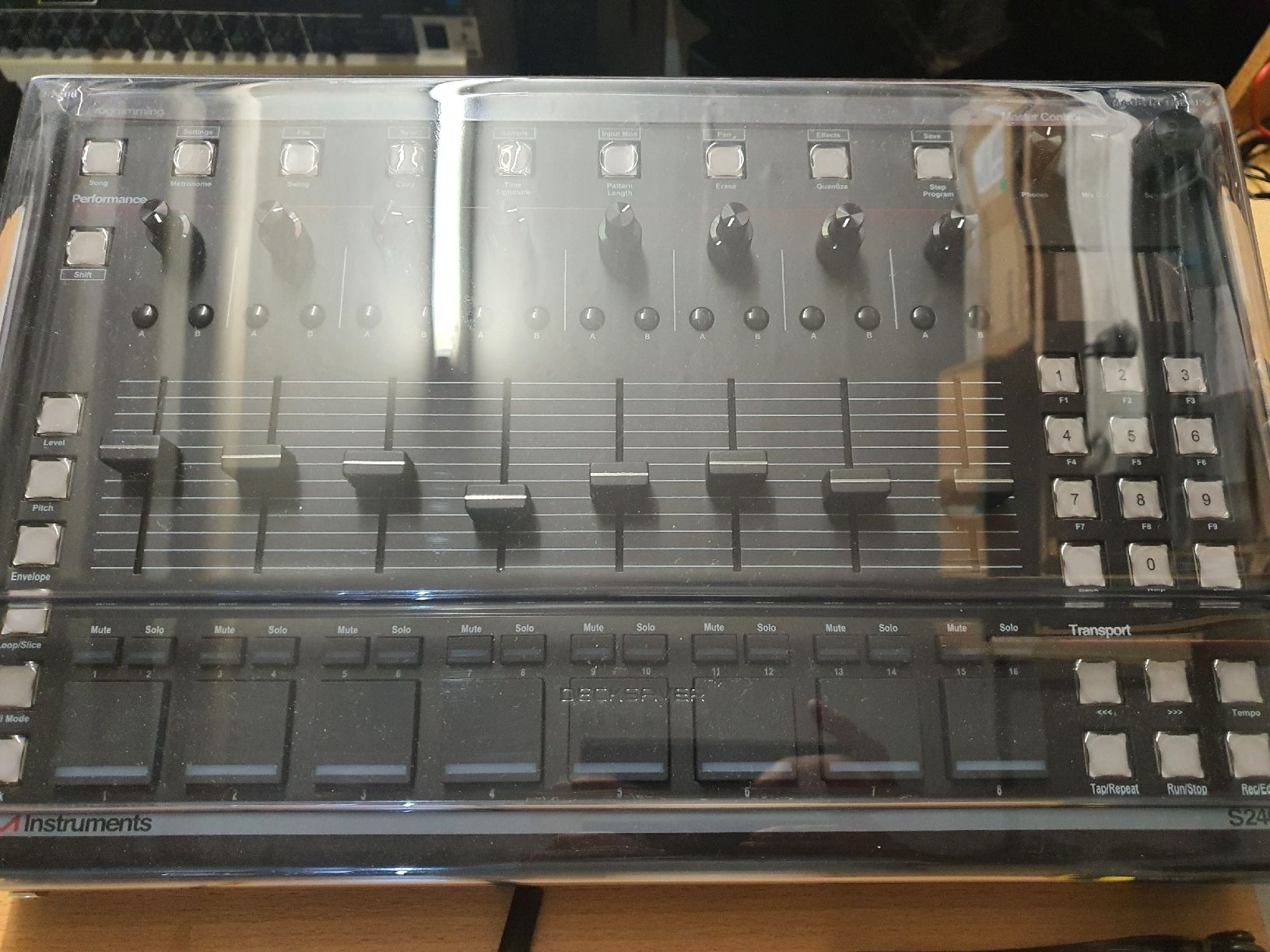 Musikinstrumente: Isla Instruments S2400 Sampler 1a Zustand- produktionsstpp! – Neu (gemäss Beschreibung) aus Muri AG von Jeromia 1