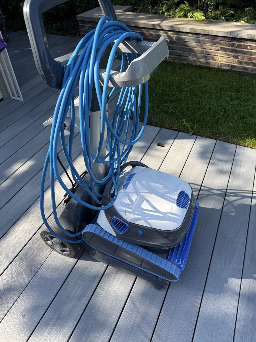 Dolphin Schwimmbad-Zubehör: Pool Roboter Dolphin S300i mit Caddy – Gebraucht aus Pfäffikon ZH von thieseheld 3