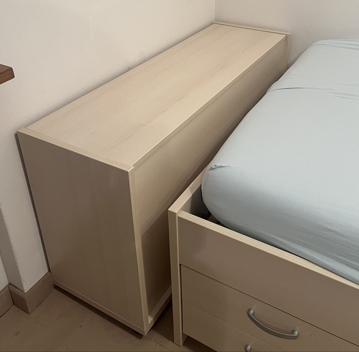 Lits: Jugendbett mit Kommode  – D'occasion à Büttikon AG par Jahacymipa.01 7