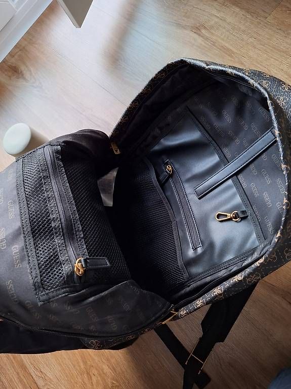 Guess Sacs à dos: Guess-Rucksack – D'occasion à Winterthur par hue_fl6f 3