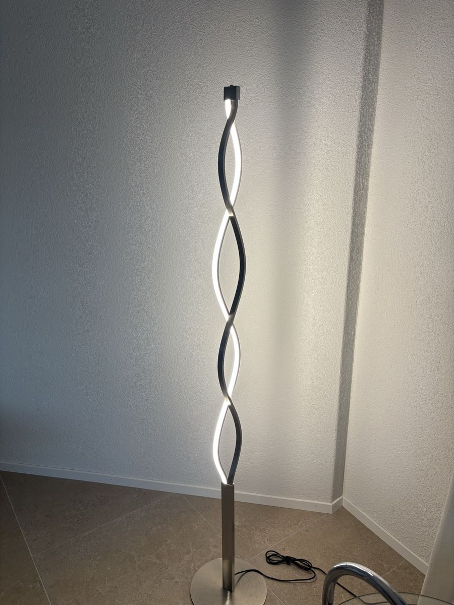 Lampen: LED Stehleuchte – Gebraucht aus Zürich von car_9sdb