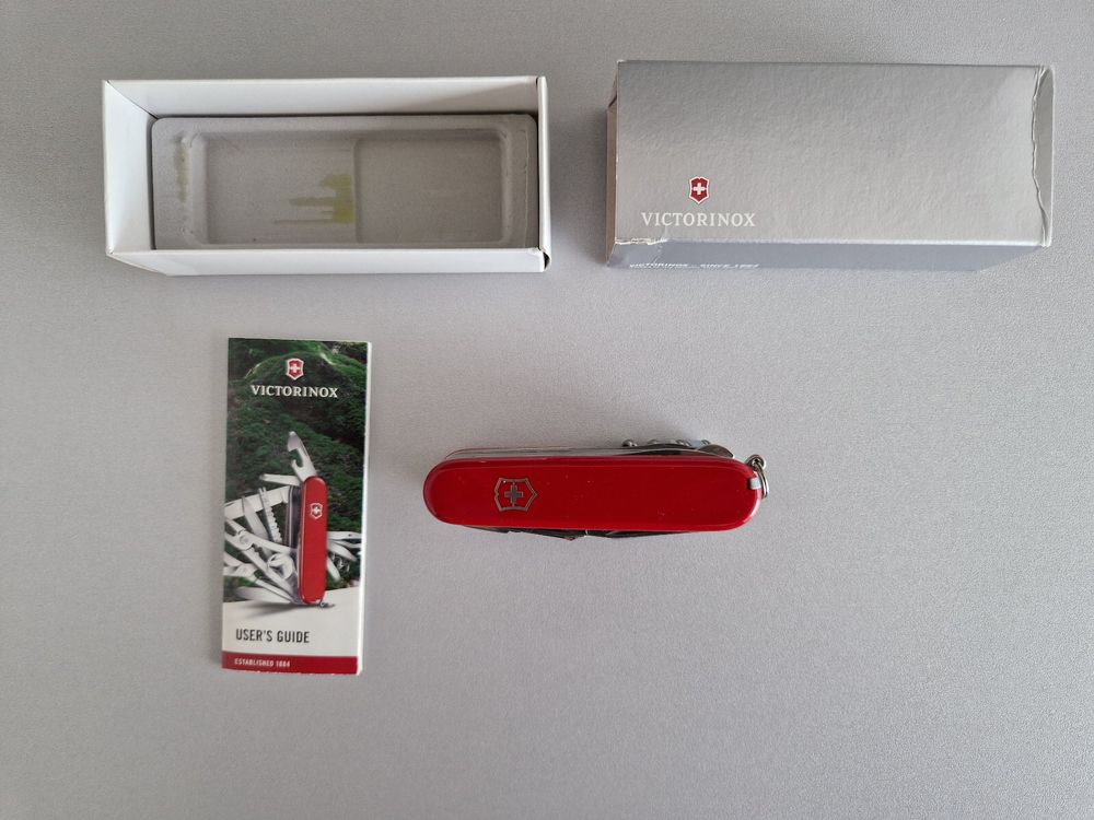Se vinde Victorinox Swiss Champ. Vintu de Jos