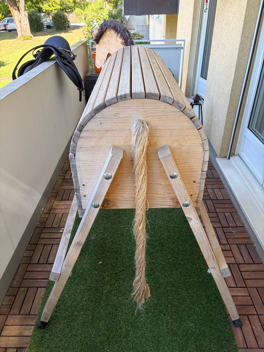 Spielzeuge: Gartenpferd/Voltigierbock mit viel Zubehör – Gebraucht aus Kilchberg ZH von gecko06 4