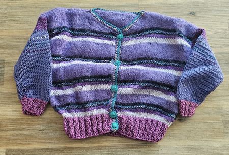 Strickjacke lila Streifen Grösse ca 74/80