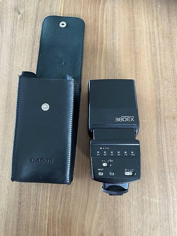 Canon Flashs: Canon Blitzgerät 380EX – D'occasion à Dierikon par aiko05 1