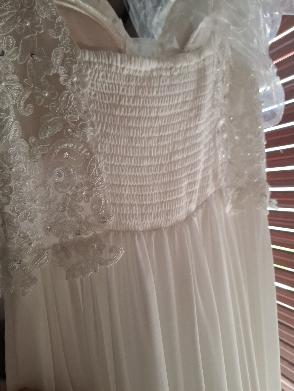 Vestiti: Abito da sposa pizzo & perline, taglia 38/40 – Usato da Monte Carasso venduto da Buttefly 2