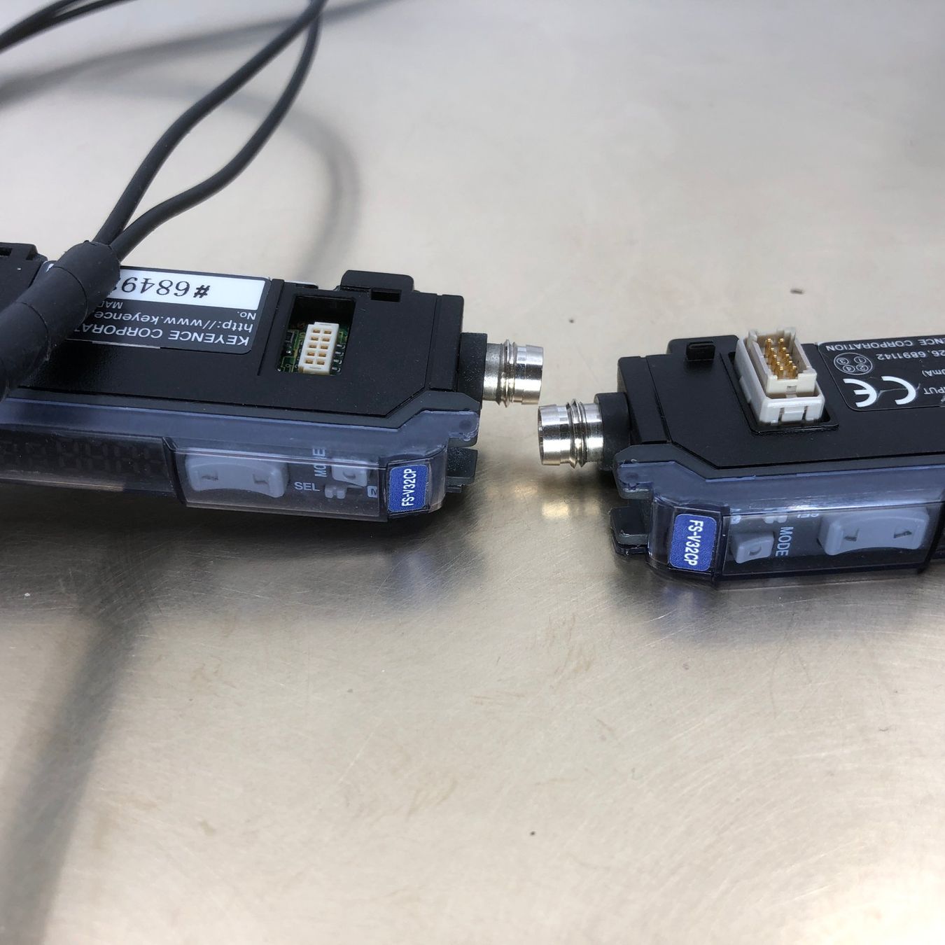 Componenti elettronici: Lichtleiter KEYENCE FS-V32CP & Keyence FU-11 – Usato da Laufenburg venduto da Sirluger 2