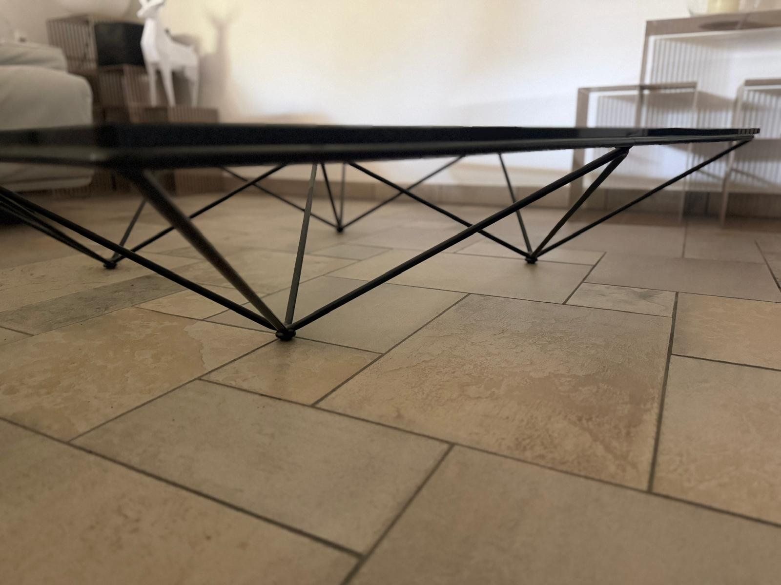 Tavoli: Couchtisch Glasplatte Metalgestell – Usato da Pfaffhausen venduto da Voe 1