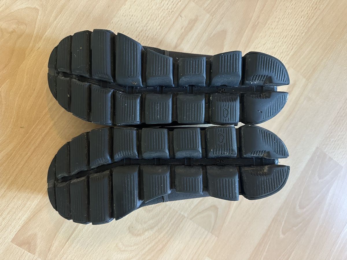 On Scarpe da uomo: On Running Cloud waterproof schwarz Grösse 45 – Usato da Luzern venduto da ste_t76j 2