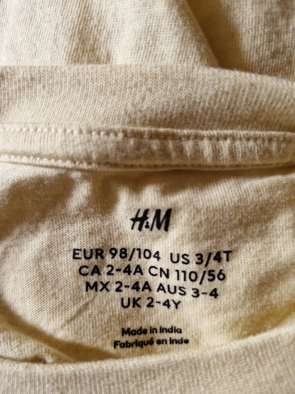 H&M Hemden, T-Shirts & Polos: Top gelb Gr. 98/104 – Gebraucht aus Disentis/Mustér von epa_862v 2