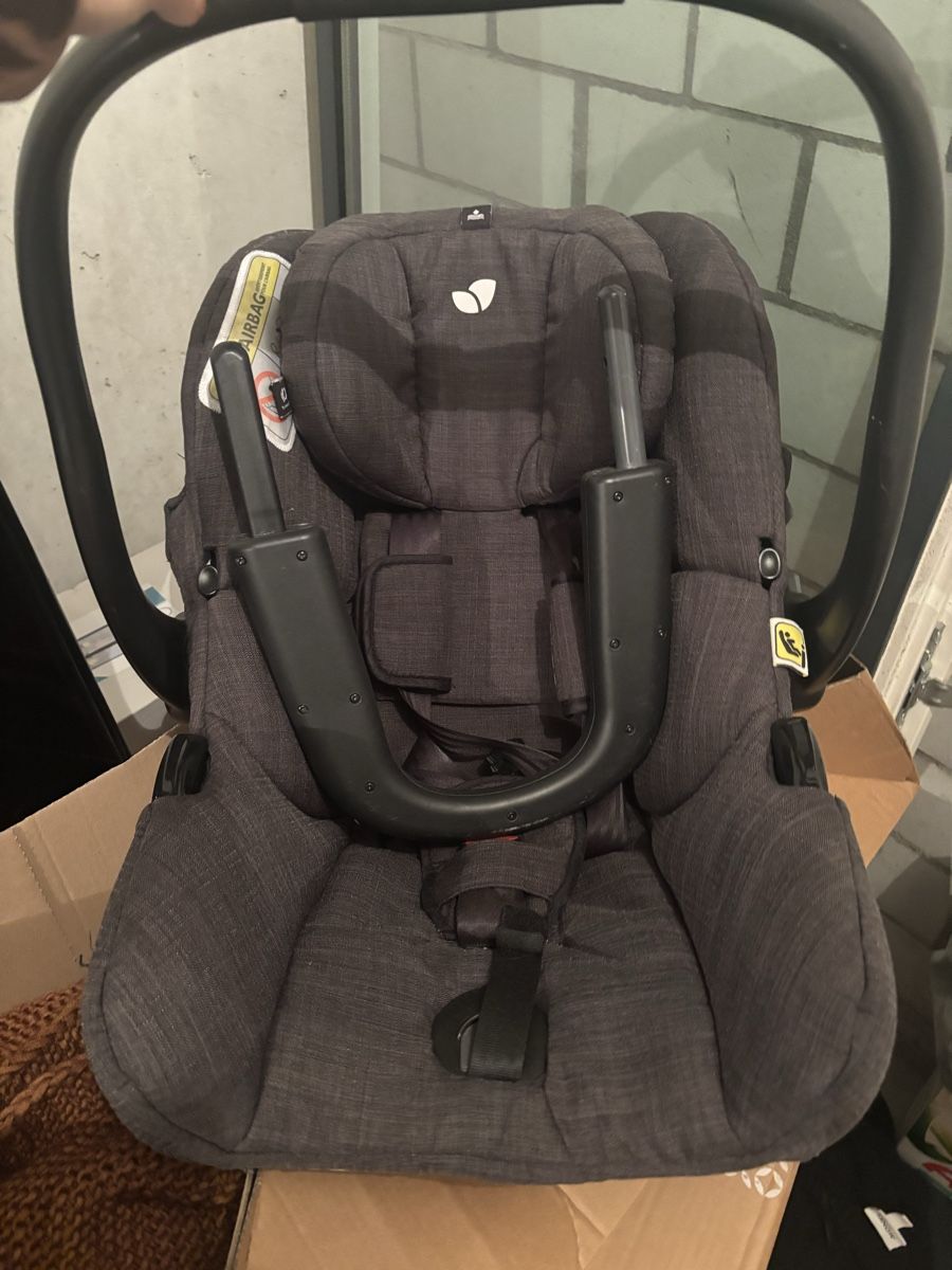 Joie Sièges auto: Joie Babyschale mit ISOFIX-Basis dunkelgrau – D'occasion à Rupperswil par xyzcr97 2