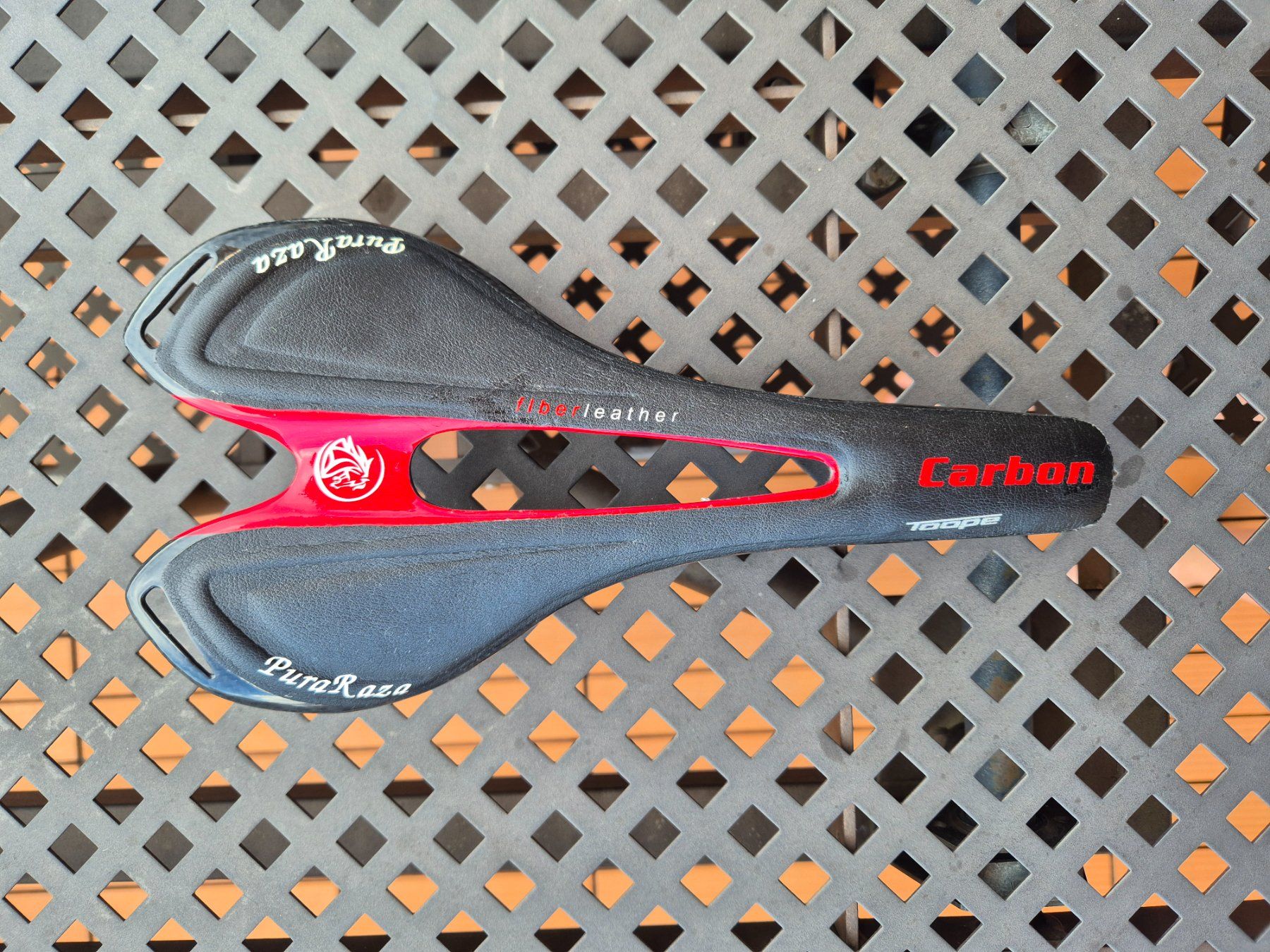 Ersatzteile: Selle vélo Carbone – Neu (gemäss Beschreibung) aus Cossonay-Ville von Axe_ll_e