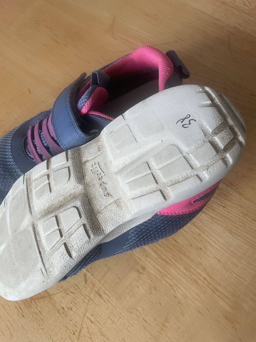 Scarpe per ragazze: Superfit Mädchen Turnschuhe Gr. 38 – Usato da Steinhausen venduto da Piaweber1943. 2