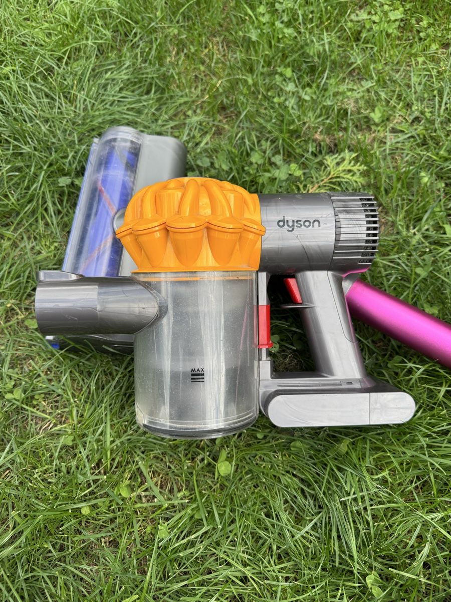 Dyson Aspirapolveri & Accessori: Dyson V-8, V-6, DC-52 – Usato da Büsserach venduto da Brranko 4