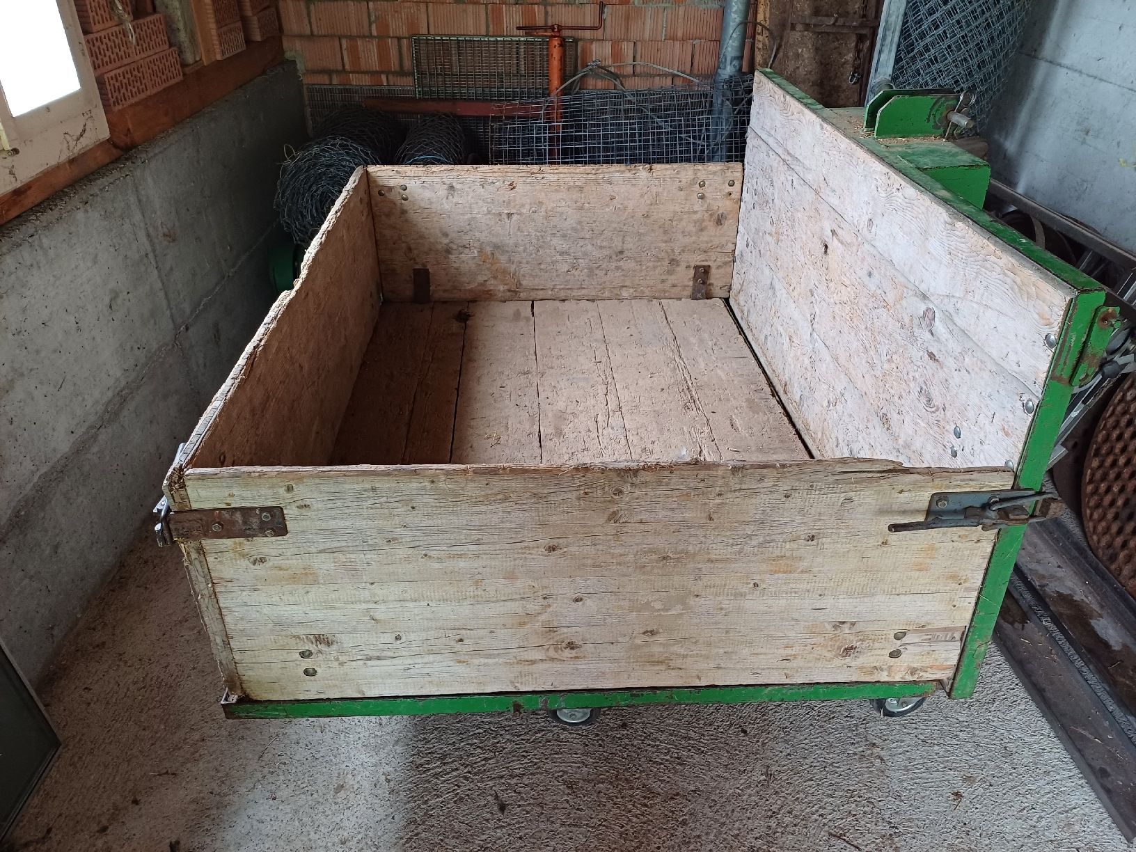 Tutte le macchine: Holzbrugli mit Palettengabel – Usato da St. Niklausen OW venduto da Baeri81