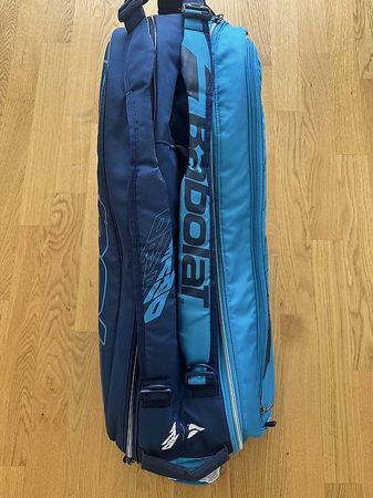 A vendre sac de tennis 4 raquettes babolats 