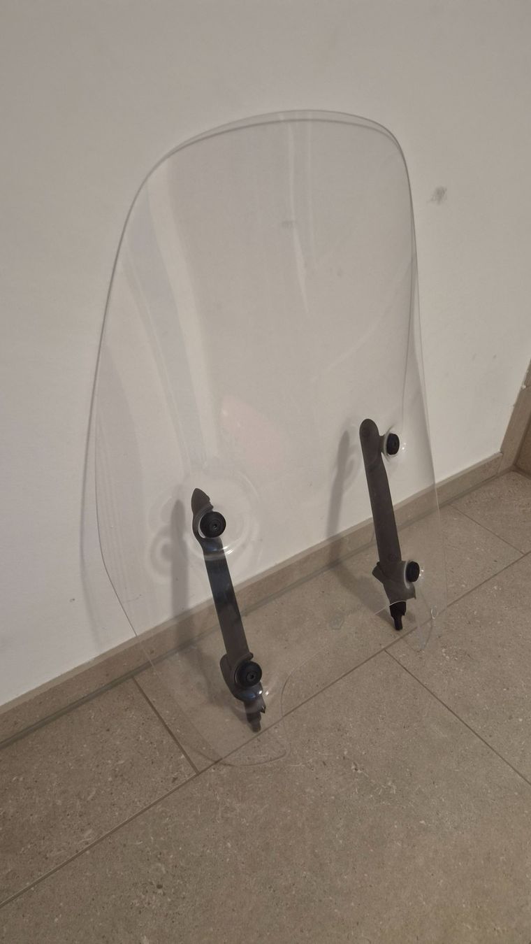 Piaggio Scooters: Windshield Piaggio Medley 125 – D'occasion à Greppen par arno5981A 1