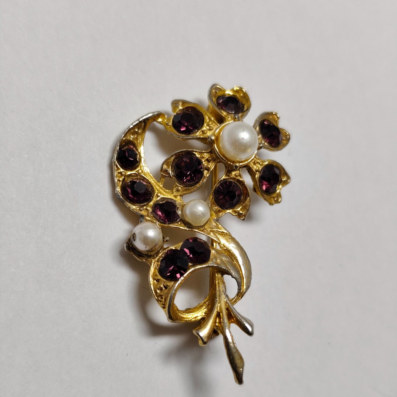 Broschen & Nadeln: Broche Fleurette Dorée Strass Violets Et Perles Nacre #C2 – Gebraucht aus Châtelaine von Tropic.Watch2 1