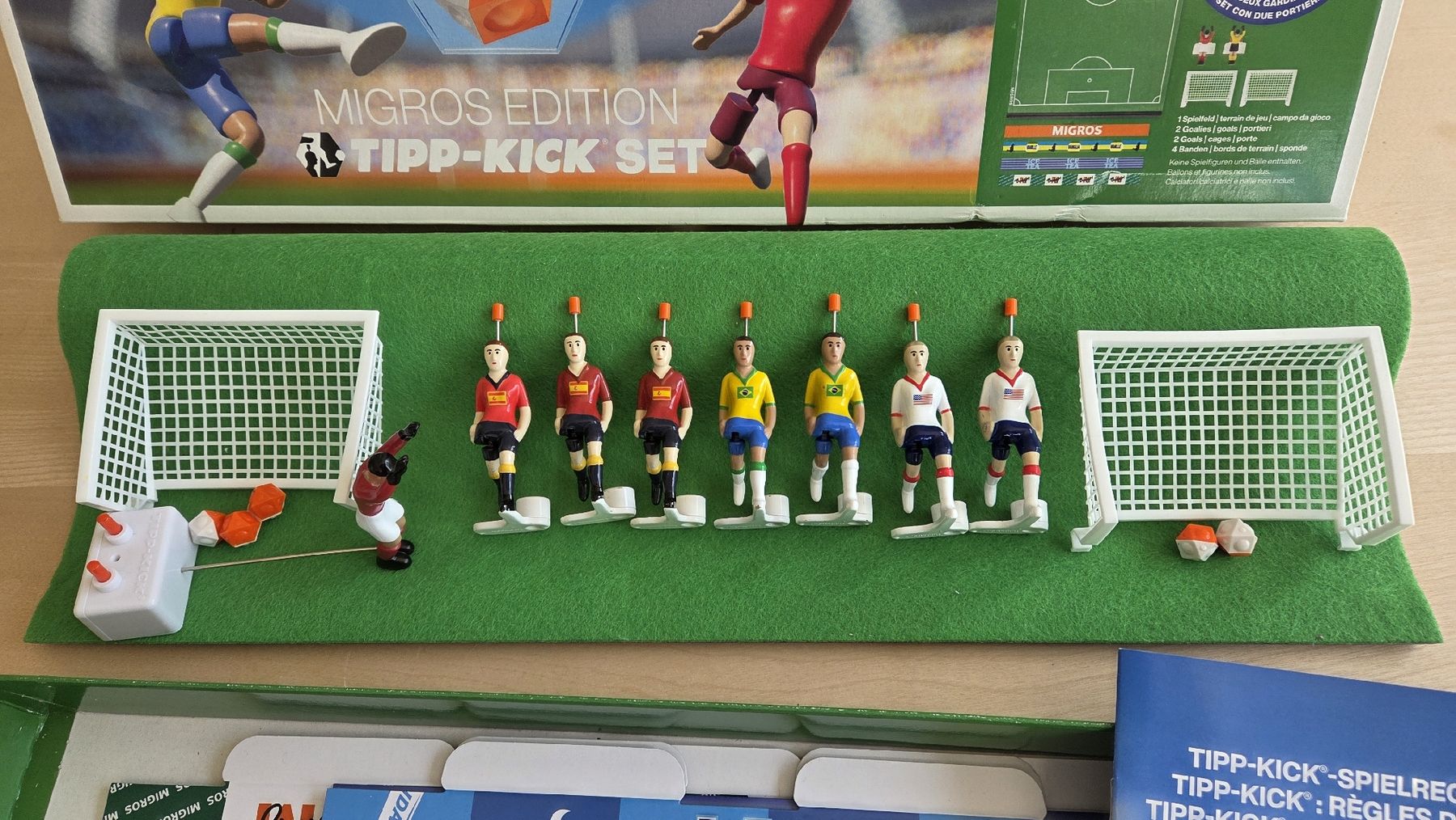 Migros Giocattoli: Tipp-Kick Mania Migros Set gut erhalten – Usato da Hausen am Albis venduto da pear04