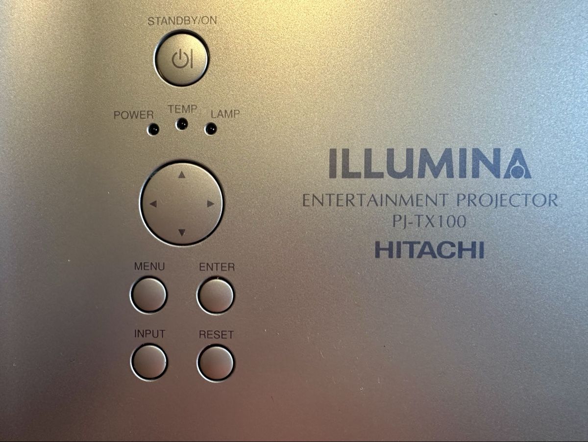 Hitachi Videoprojektoren: Hitachi Beamer – Gebraucht aus Oberwil b. Zug von Putincanin